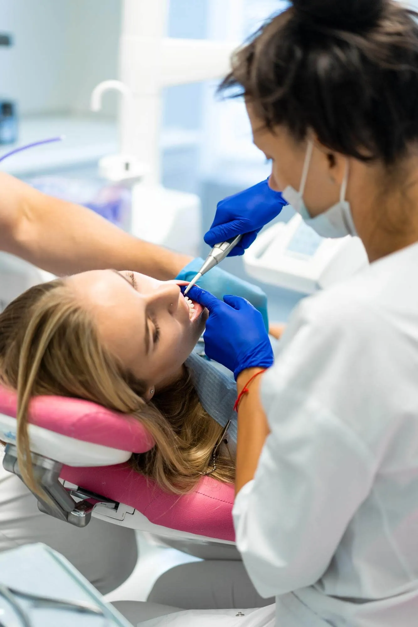 beneficios de nuestra limpieza dental en sant cugat del valles implantes dentales en barcelona volpelleres dental